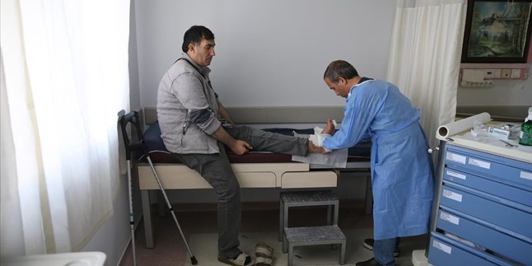Ayağındaki 10 yıllık yara Kronik Yara Bakım Merkezinde iyileşti