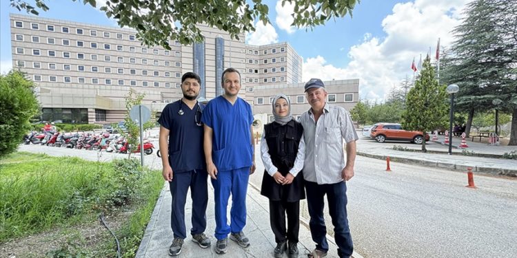 Kalp hastası genç kadını sağlığına kavuşturan literatürlük müdahale ödül getirdi