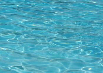 Kulak sağlığı için deniz ve havuzda hijyene dikkat edilmeli