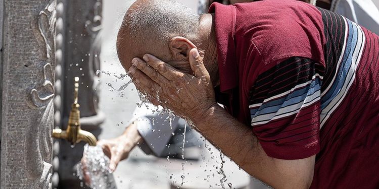 Aşırı sıcaktan korunmak ve yaz aylarında doğru beslenmek için öneriler