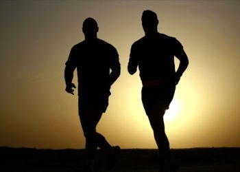 Fiziksel aktivitelerde yapılan hatalar diz sorunlarını tetikliyor