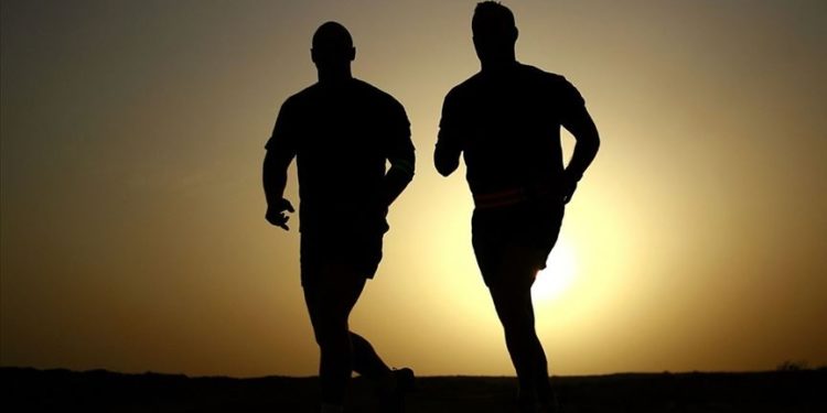 Fiziksel aktivitelerde yapılan hatalar diz sorunlarını tetikliyor