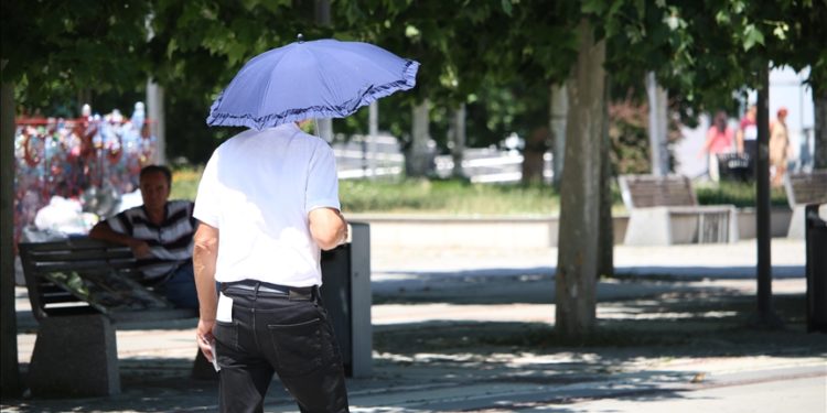 Sağlık Bakanlığından kalp-damar ve hipertansiyon hastalarına “sıcak hava” uyarısı