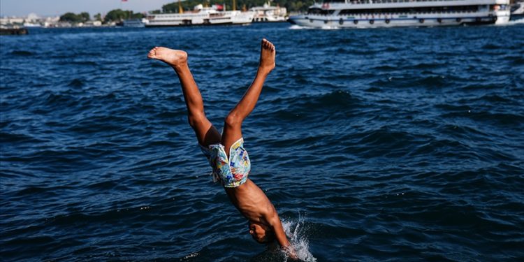 Uzmanından “suya balıklama atlamak ölüm ya da kalıcı felce yol açabilir” uyarısı
