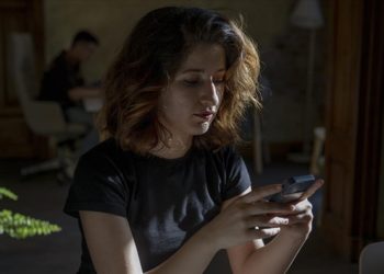 Dijital çağda çocukların “hareketsiz sosyalleşmesi” omurga sağlığını etkileyebilir