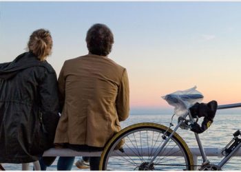 İnsanlar, 44 ve 60 yaşına geldiğinde iki hızlı yaşlanma dalgası yaşıyor