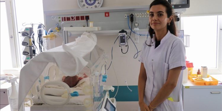 Trabzon'da kalp hastalığı bulunan prematüre iki bebek ameliyat edildi