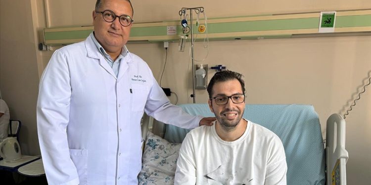 Kalbindeki kanser kitlesi alınan genç mimar sağlığına kavuştu