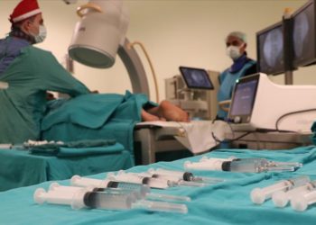 Bel ve boyun ağrılarına iğneyle “10 dakikada” nokta atışı tedavisi