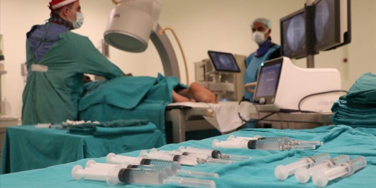 Bel ve boyun ağrılarına iğneyle “10 dakikada” nokta atışı tedavisi