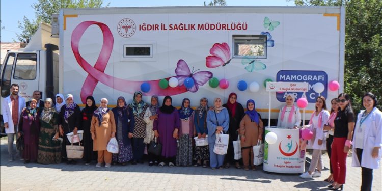 Mobil kanser tarama aracıyla erken tanı için Iğdır’ın kırsalını geziyorlar