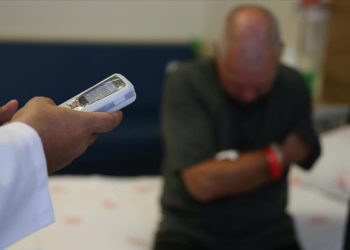 Kazada kolunu kaybeden İngiliz hastanın ağrıları Eskişehir’deki pil tedavisiyle hafifletildi