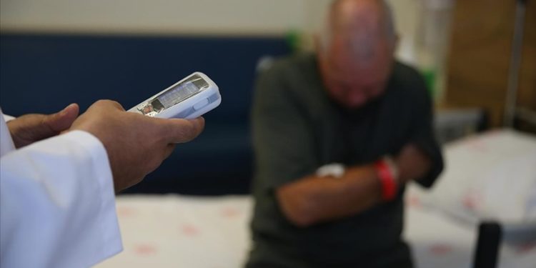 Kazada kolunu kaybeden İngiliz hastanın ağrıları Eskişehir’deki pil tedavisiyle hafifletildi