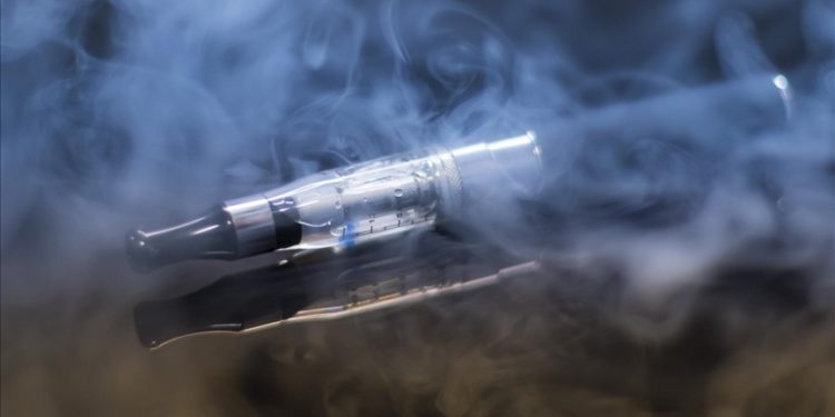 Elektronik sigara akciğer ve beyin hasarına yol açıyor