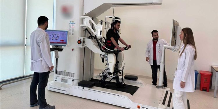 Gaziantep'te hastaneye kurulan yürüme robotu, 9 ayda 300 hastaya umut oldu