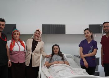 Şırnak'ta genç kızın karaciğerindeki 10 santimetrelik kist operasyonla alındı