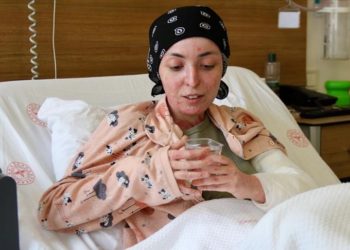 "Kelebek hastası" kolundaki tümörden Eskişehir Şehir Hastanesindeki operasyonla kurtuldu