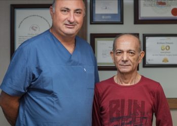 Bacağından alınan toplardamarın bağırsak atardamarına bağlanmasıyla hayata döndü