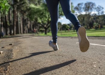Düzenli fiziksel aktivite ve Akdeniz tipi beslenme Alzheimer hastalığını önlüyor