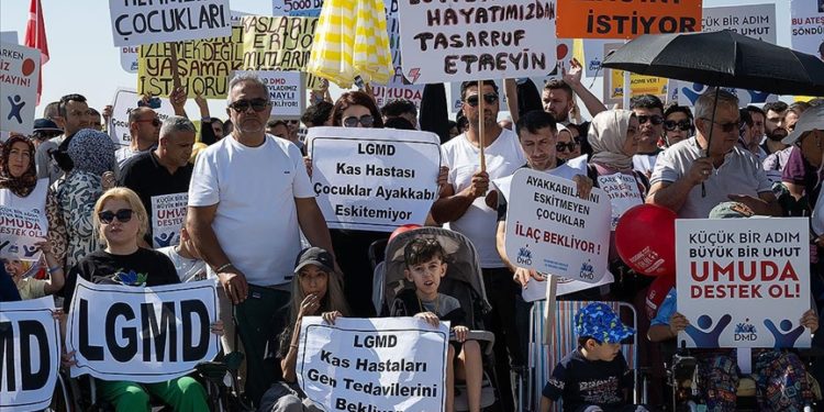 DMD hastalarından "ilaçlarımız ödeme kapsamına alınsın" çağrısı