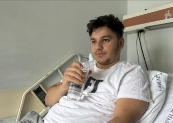 Böbrek sağlığı için çocukların güne 1 bardak su içerek başlaması öneriliyor