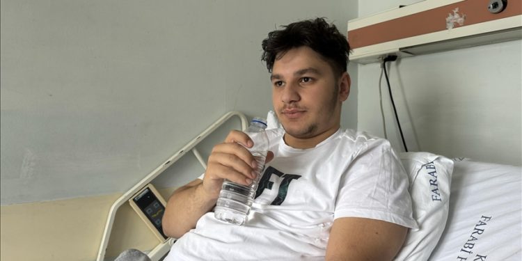 Böbrek sağlığı için çocukların güne 1 bardak su içerek başlaması öneriliyor