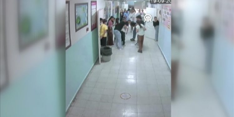 Diyarbakır'da nefes borusuna yiyecek kaçan öğrenciyi öğretmeni Heimlich manevrasıyla kurtardı