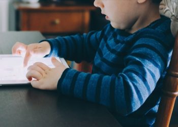 Çocuklarda sağlıklı ruhsal gelişim için ekran maruziyetine dikkat edilmeli