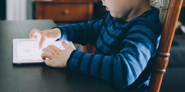 Çocuklarda sağlıklı ruhsal gelişim için ekran maruziyetine dikkat edilmeli