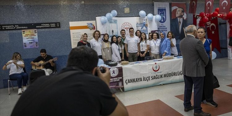 "Prostat Kanseri Farkındalık Ayı" nedeniyle Kızılay Metro İstasyonu'nda etkinlik yapıldı