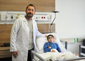 Eskişehir'de serebral palsili çocuk geçirdiği ameliyat sayesinde yere sağlam basacak