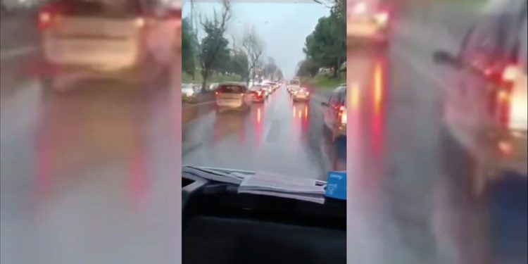 Sağlık Bakanlığı "fermuar sistemi" ile ambulansa yol veren sürücülerin görüntüsünü paylaştı