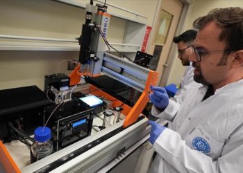 Kanser ve ilaç araştırmalarında hücre çalışmalarını hızlandıracak robot geliştirildi