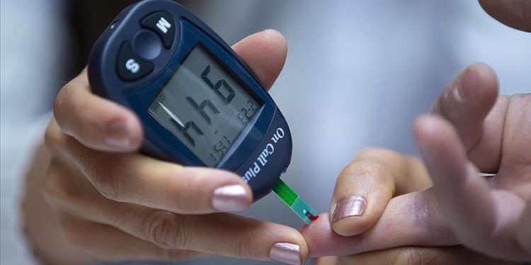 "Diyabet sensörüyle" 28 bin tip 1 diyabet hastası çocuğun şekeri anlık takip edilecek