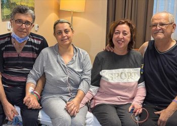 İzmir’de çapraz böbrek nakliyle eşlerine hayat verdiler