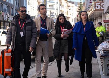 İzmir’de “sağlık timi” engelli ve yaşlıların ayağına gidiyor