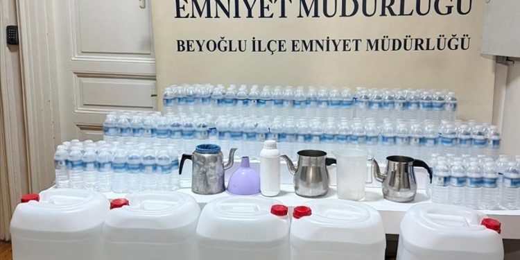 Metil alkolden yapılan yarım çay bardağı içkiyi tüketmek bile ölümle sonuçlanabilir