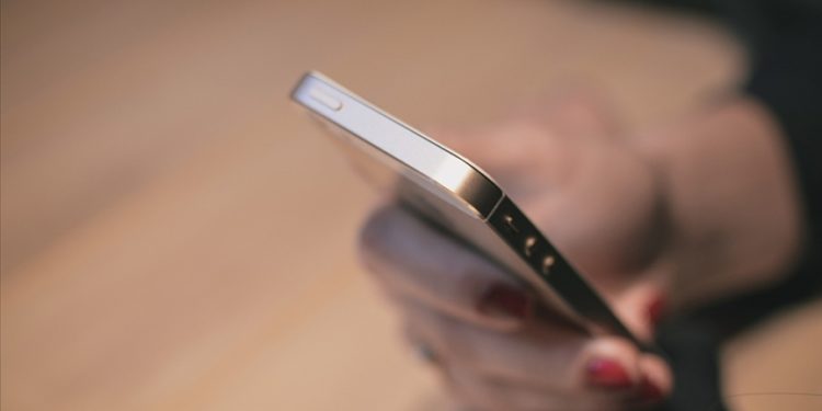 Akıllı telefonlarla yatağa girmek uyku sağlığını olumsuz etkiliyor