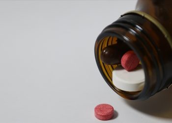 Aşırı ağrı kesici kullanmak baş ağrısını artırabiliyor